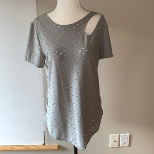 Like new - Eyelet T-shirt - free with a bundle